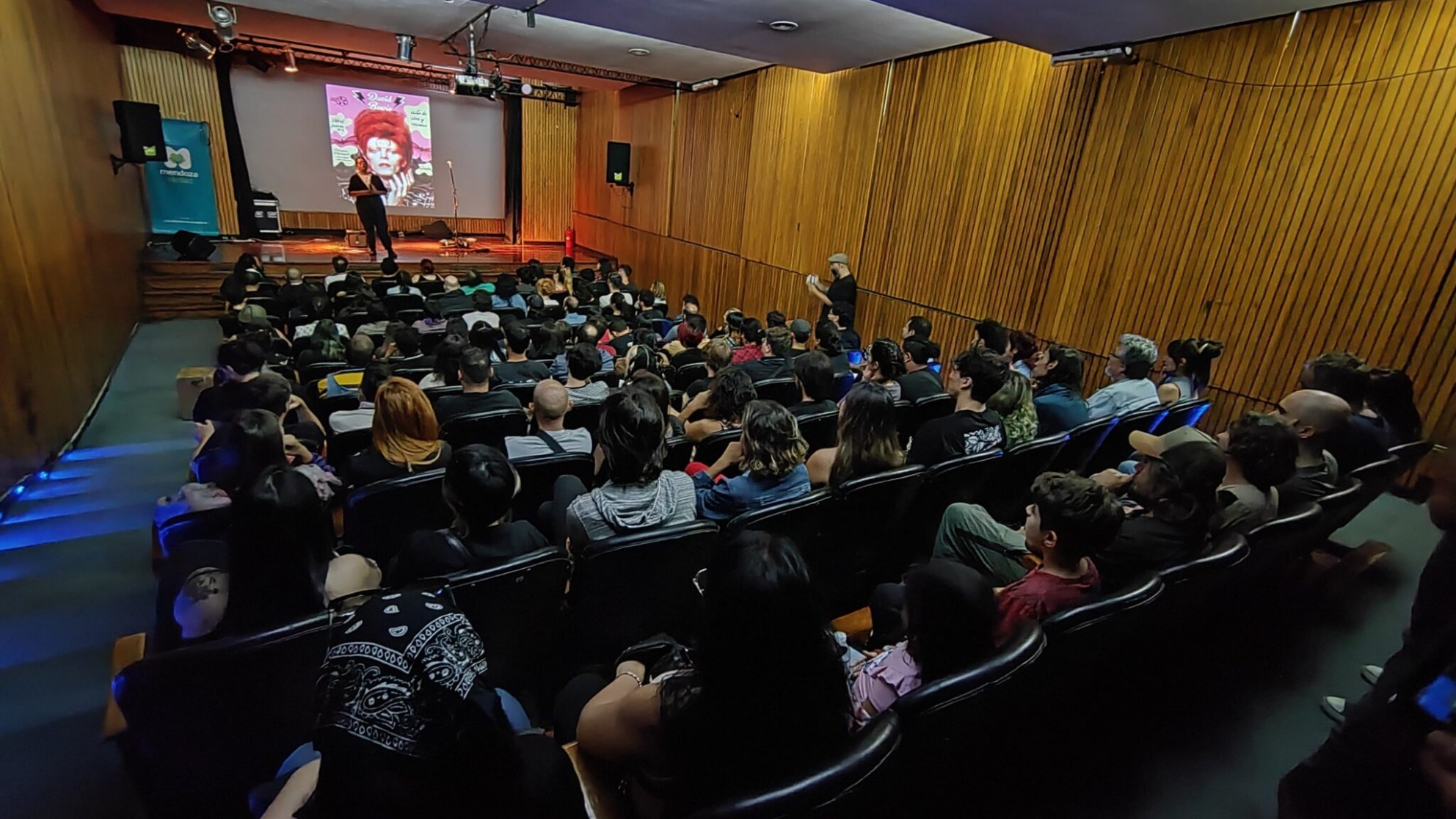 Espectacular y única cartelera para el renovado microcine de la Ciudad
